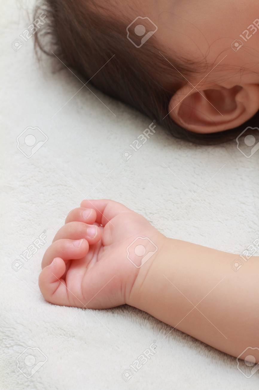 日本の赤ちゃん 0 歳 の手 の写真素材 画像素材 Image 日本の赤ちゃん 0 歳 の手 の写真素材 画像素材 Image