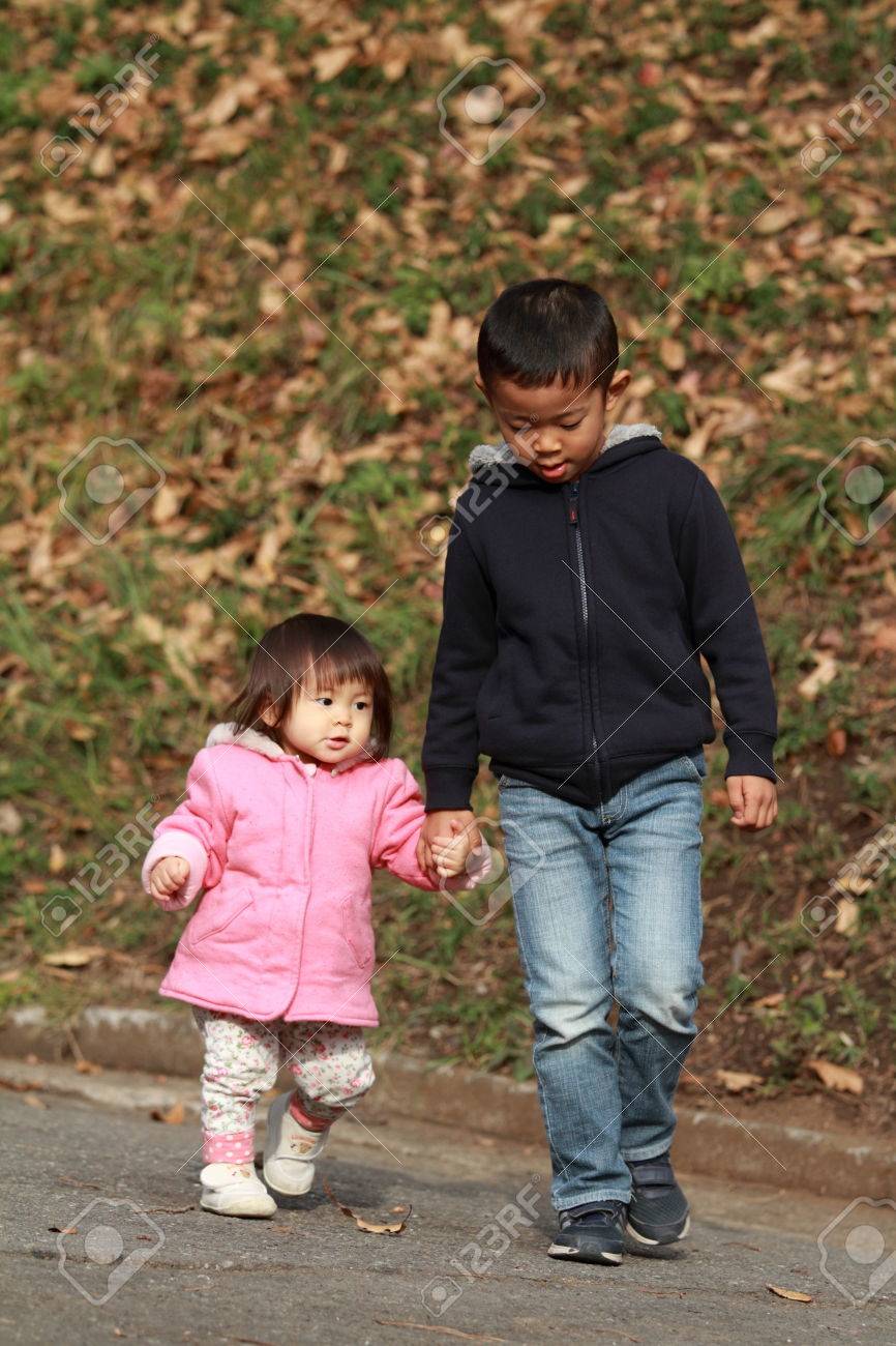 how to get your 1 year old to walk