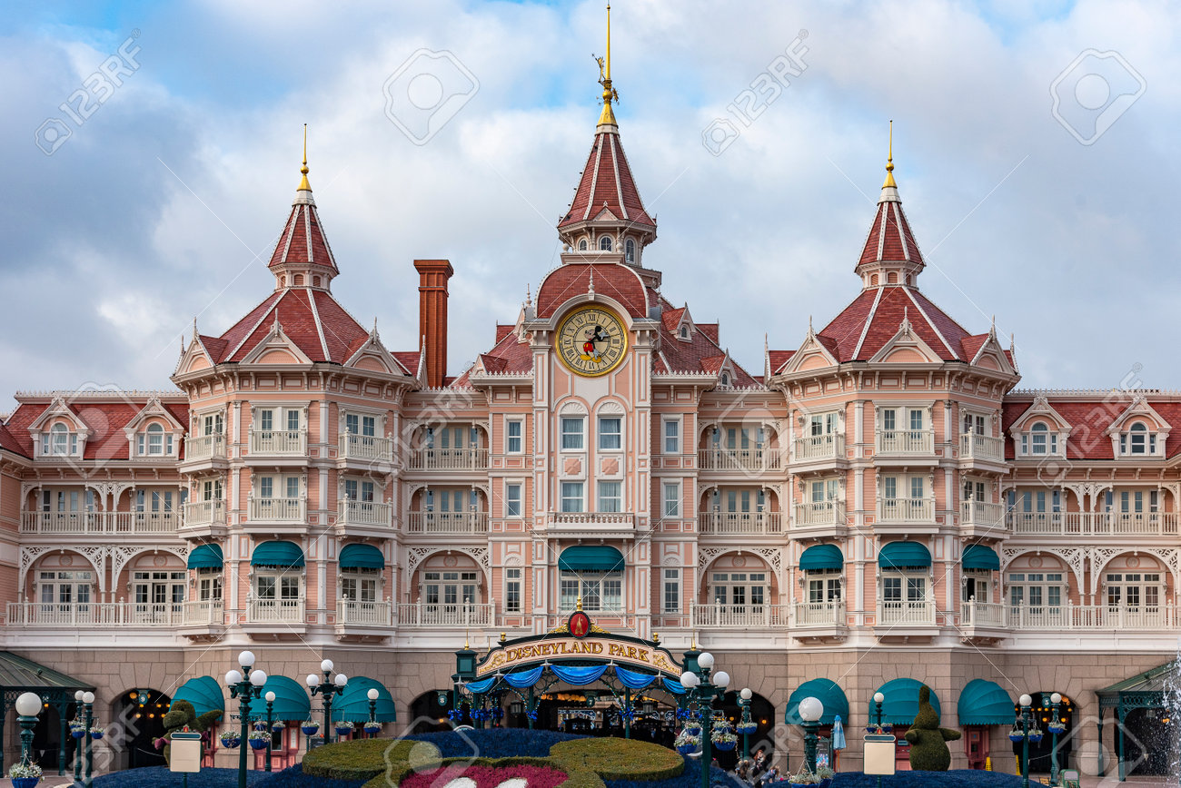 Paris, France - 18/12/2017 Disneyland Resort Paris Hotel. Disney Park Paris France. - 159559342 Paris, France - 18/12/2017 Disneyland Resort Paris Hotel. Disney Park Paris France. - 159559342