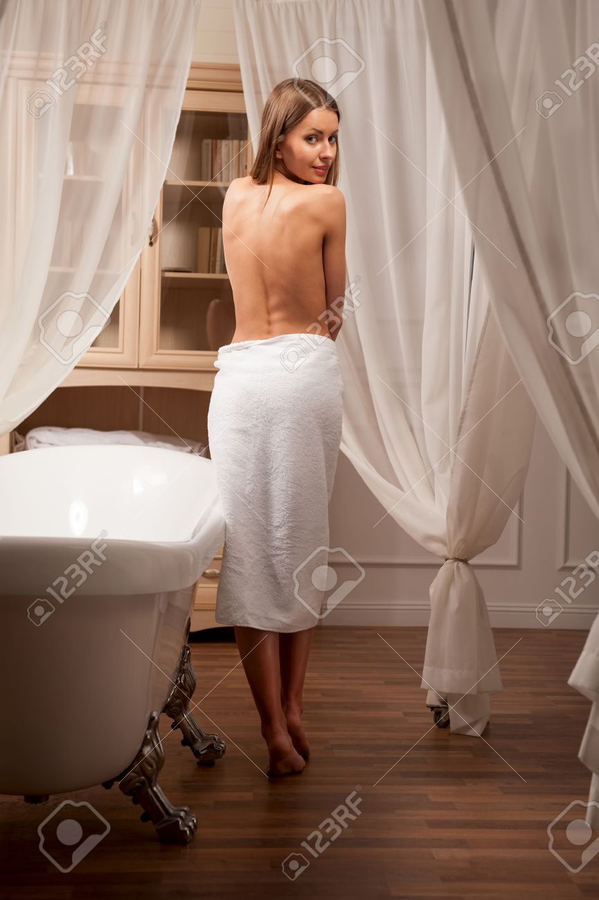 sexy-naked-woman-in-bathrooms-not-interested-sex