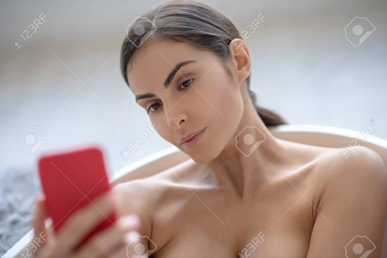 mobil naked girl selfie 