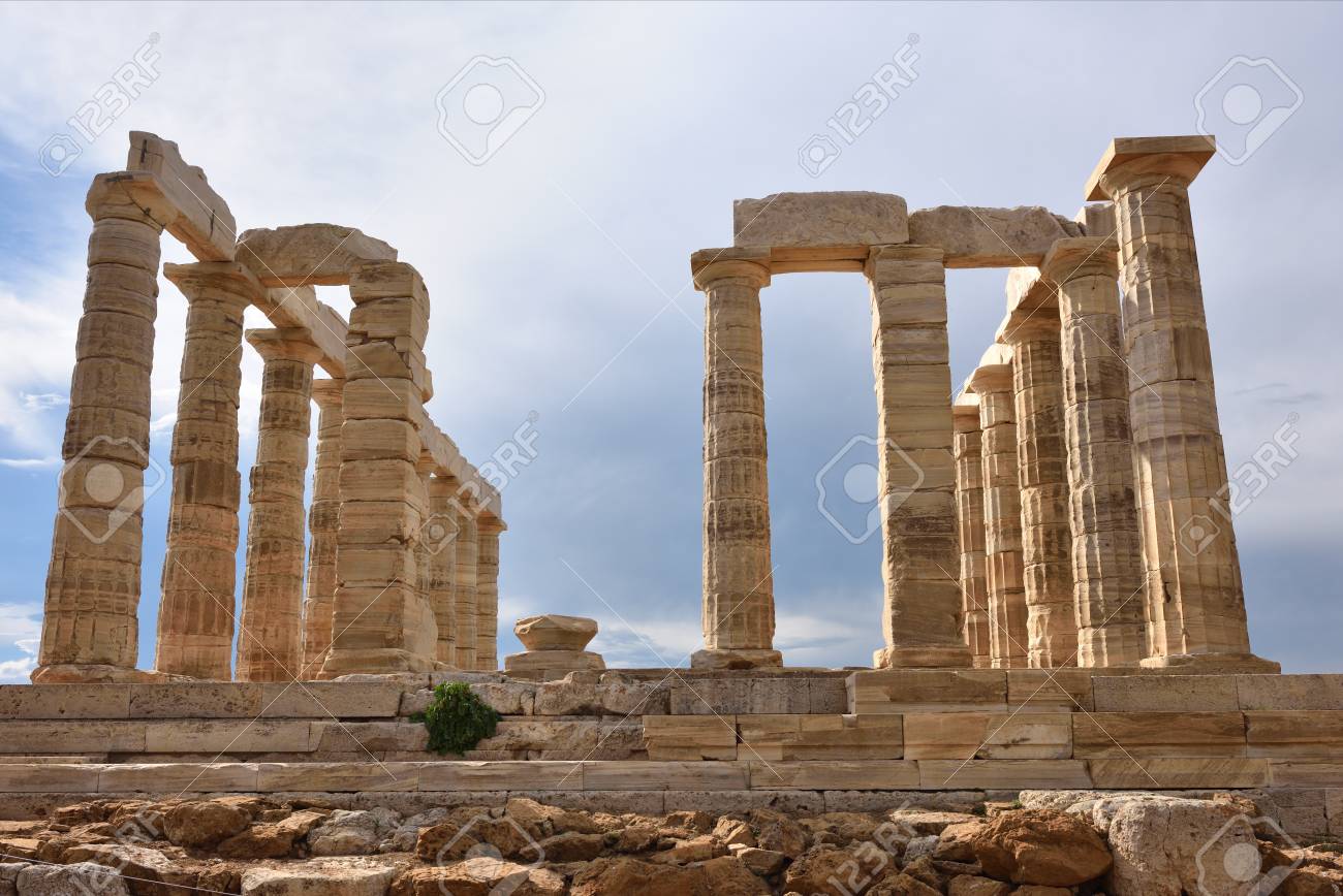 ギリシャ アッティカ スニオン岬 遺跡 古代ギリシャのポセイドン神殿劇的な曇り空の下で日没前に の写真素材 画像素材 Image ギリシャ アッティカ スニオン岬 遺跡 古代ギリシャのポセイドン神殿劇的な曇り空の下で日没前に の写真素材 画像素材 Image