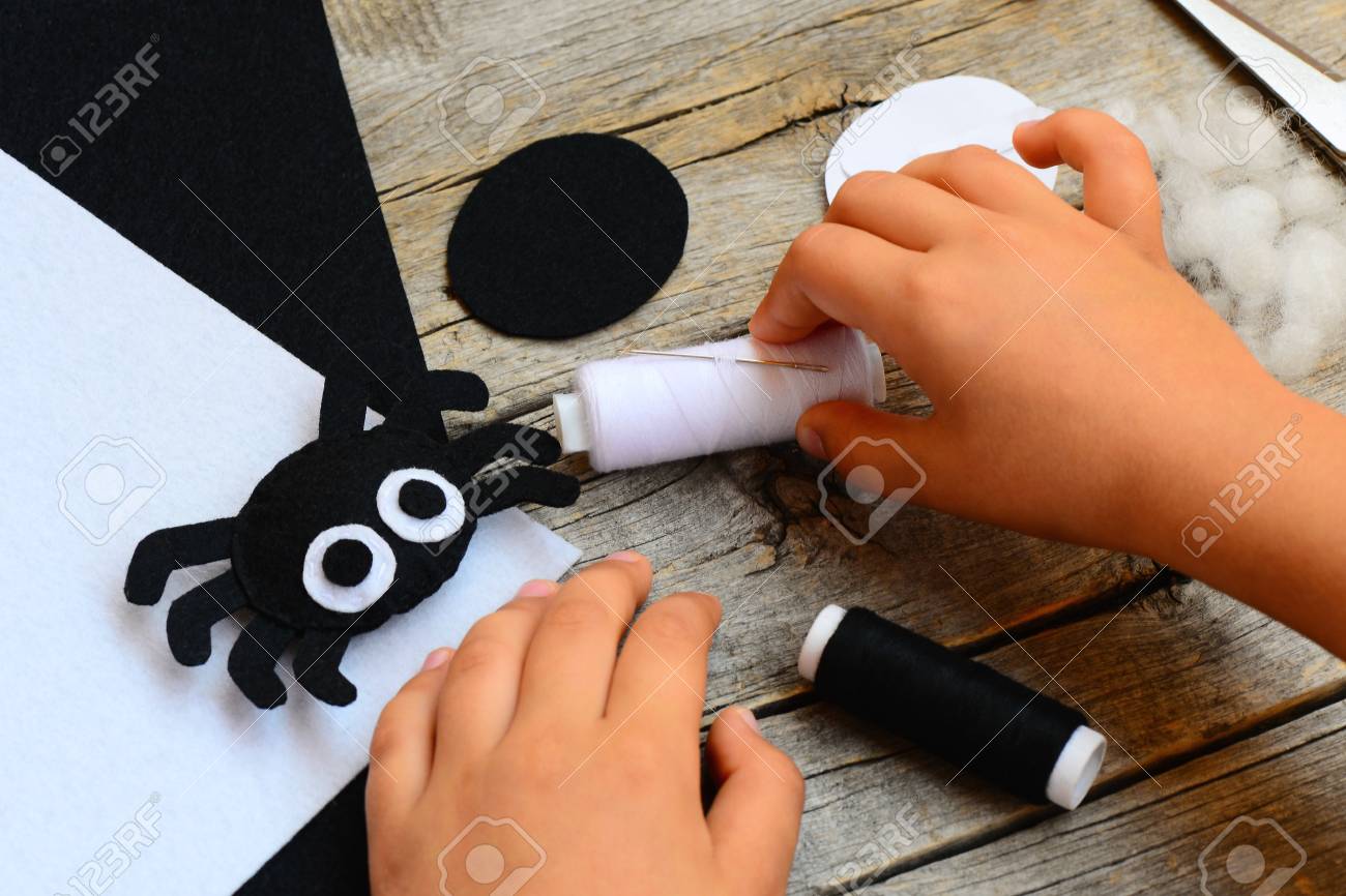 felt halloween spider ornament thread needle paper templates halloween paper templates