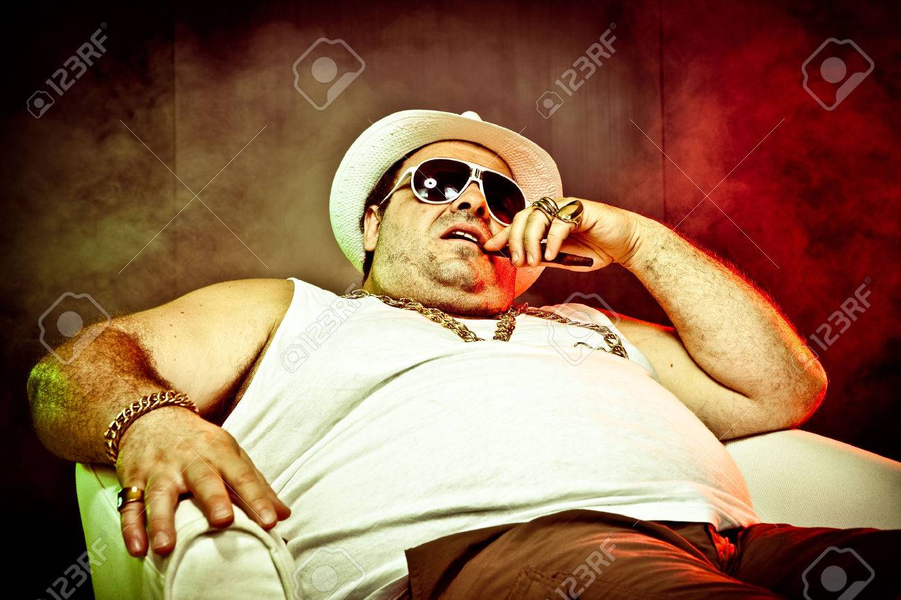Gratuit Images Italien Drole Rappeur Mafia Patron Avec Undershirt Et Lunettes De le plus cool salutations