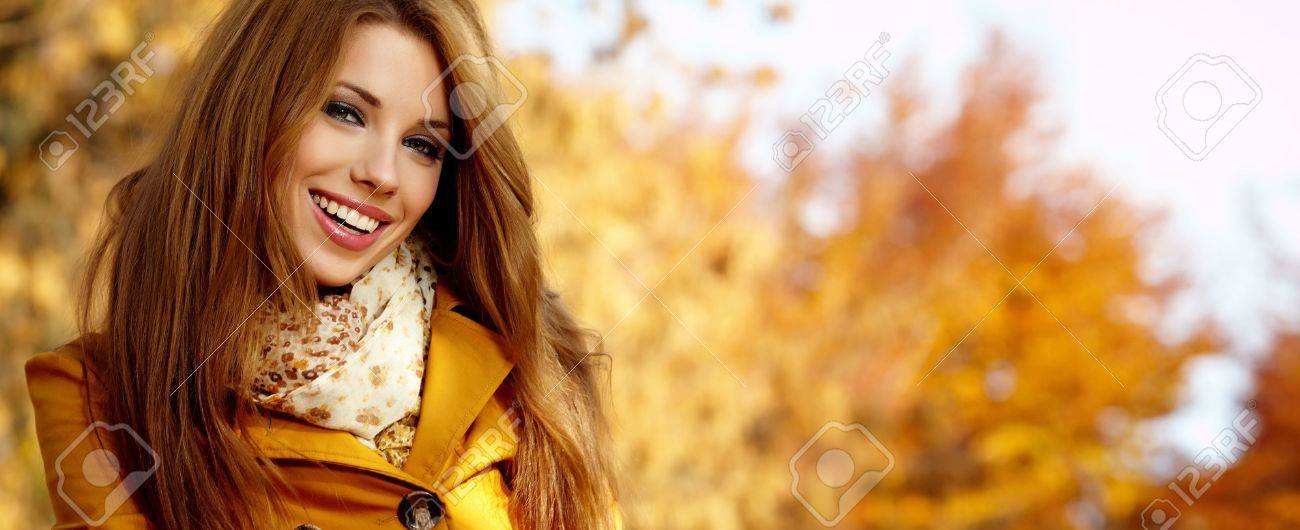 Beautiful elegant womanin autumn park - 13464599 Beautiful elegant womanin autumn park - 13464599