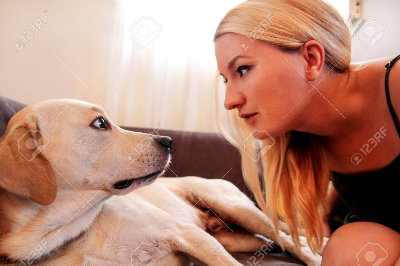 donne in amore con cani