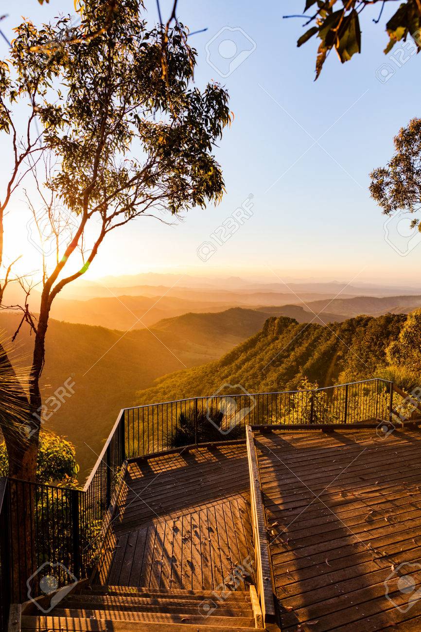 ゴールド コーストの内陸部 オーストラリア クイーンズランド州からの夕景 の写真素材 画像素材 Image
