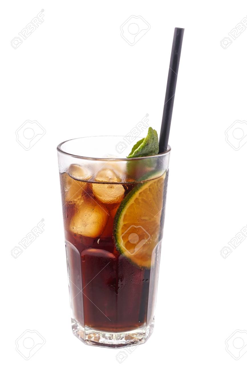 ライム ウォッカ コーラとカクテルのアルコールとガラスのクローズ アップ の写真素材 画像素材 Image