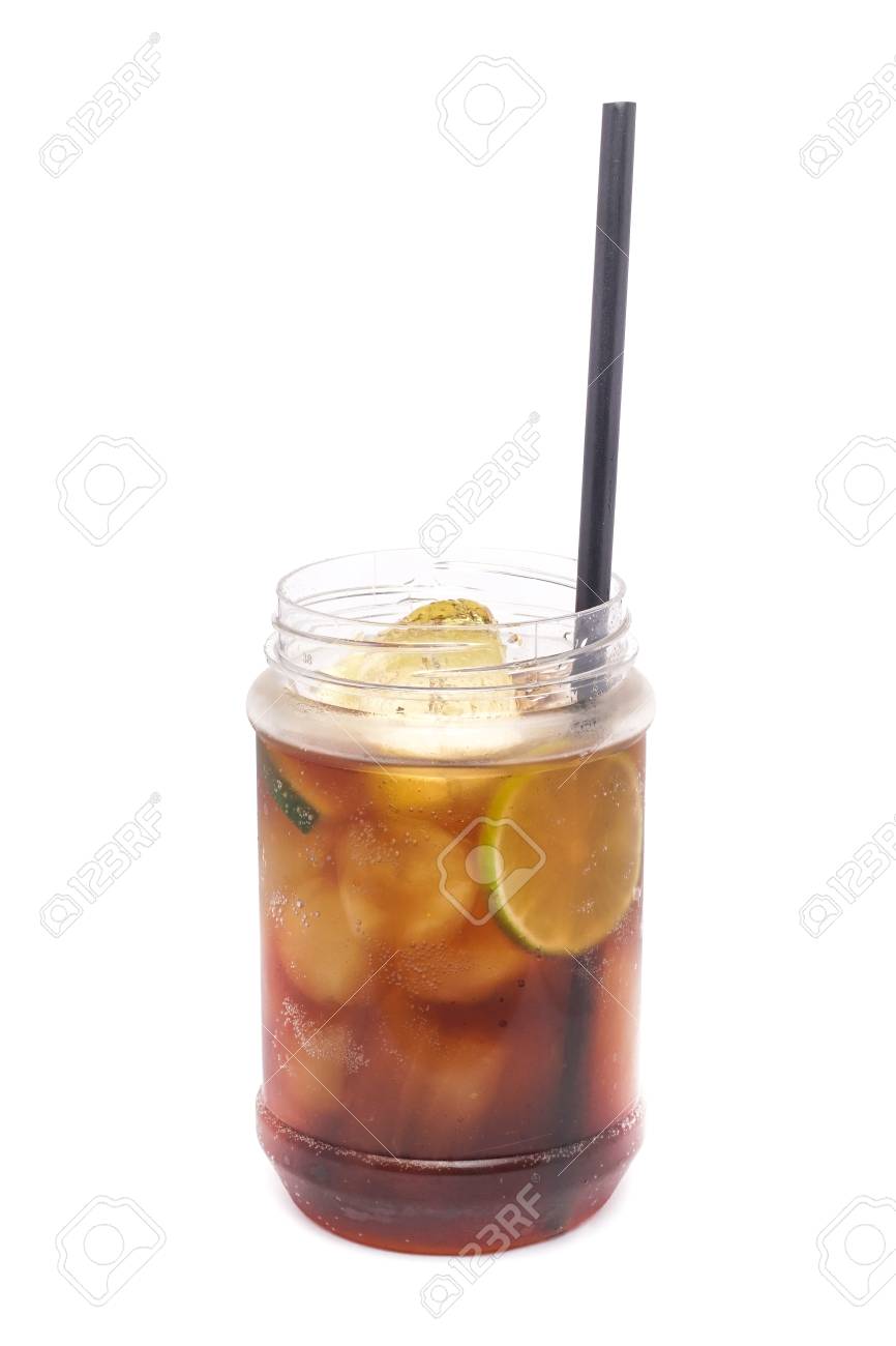 ライム ウォッカ コーラとカクテルのアルコールとガラスのクローズ アップ の写真素材 画像素材 Image