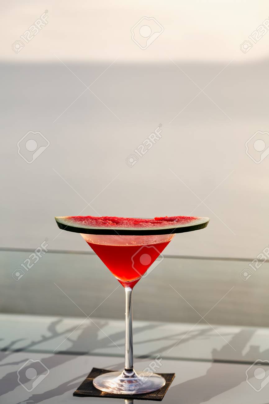 スイカ カクテルのグラスと夕日 の写真素材 画像素材 Image 1035