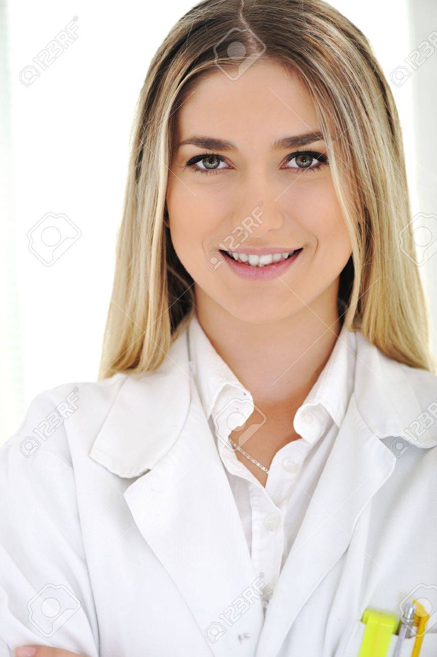 Blonde Ärztin Wird Von Ihrem Patienten Gelöchert Blonde Ärztin Wird Von Ihrem Patienten Gelöchert