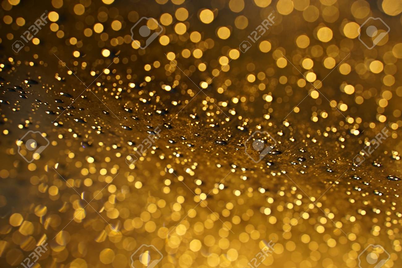 黄金の雨のボケ味 の写真素材 画像素材 Image