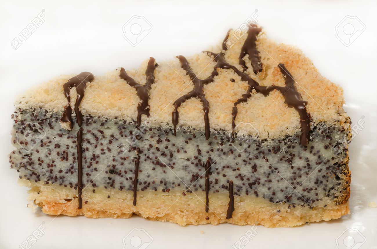 Allemand Gateau Aux Graines De Pavot Sur La Plaque Blanche Avec Du Chocolat Et Du Cafe Banque D Images Et Photos Libres De Droits Image