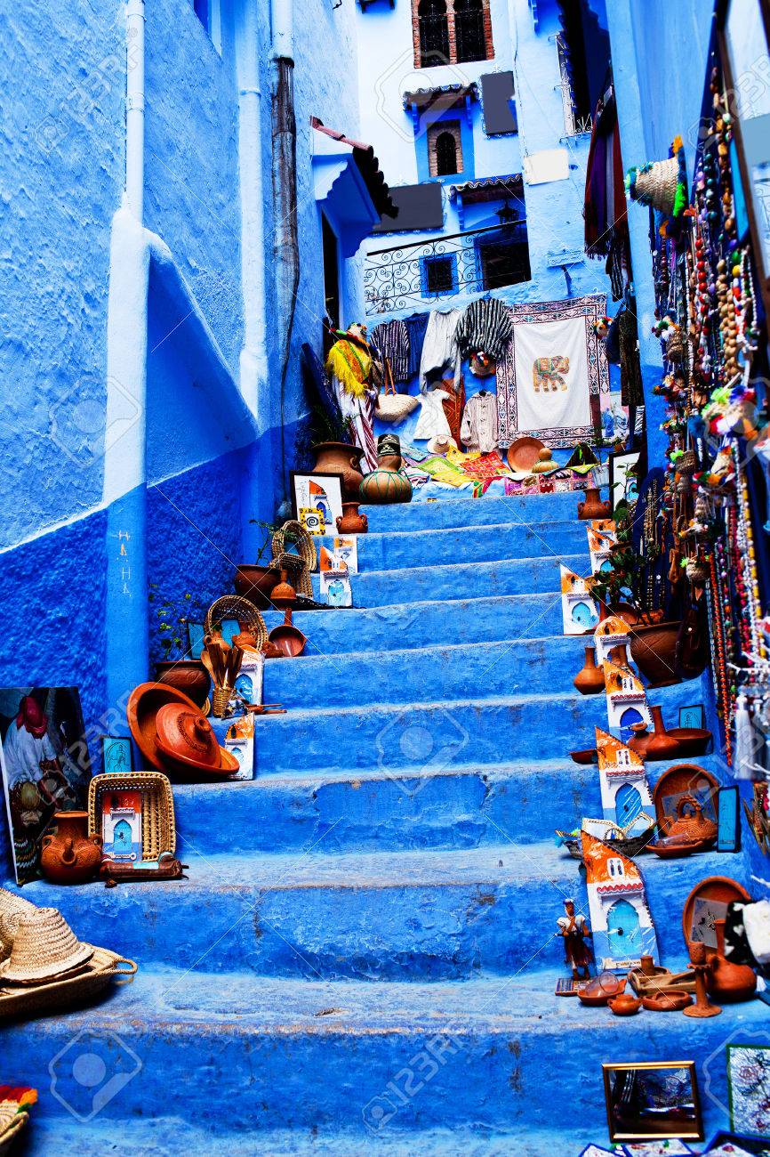 シャウエン モロッコのメディナの街 シャウエン Chaouen は 北西部のモロッコの都市 同じ名前の地域の主な町であり 青の色合いの建物に記載されて の写真素材 画像素材 Image